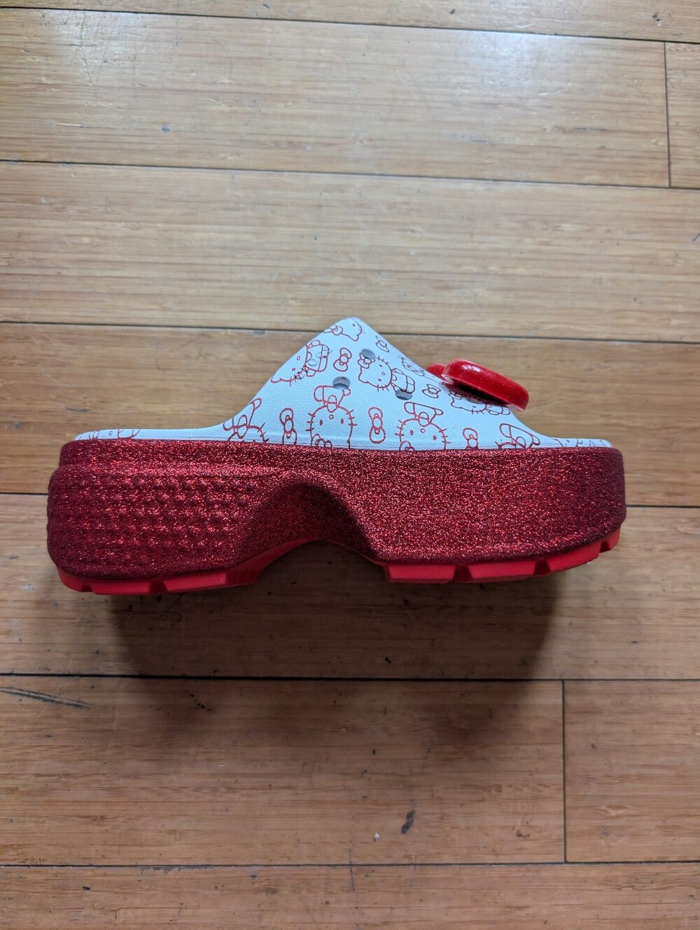 Crocs X Hello Kitty Stomp Slides  Women's 7 Rare 50th Anniversary White Red - Picture 6 of 6